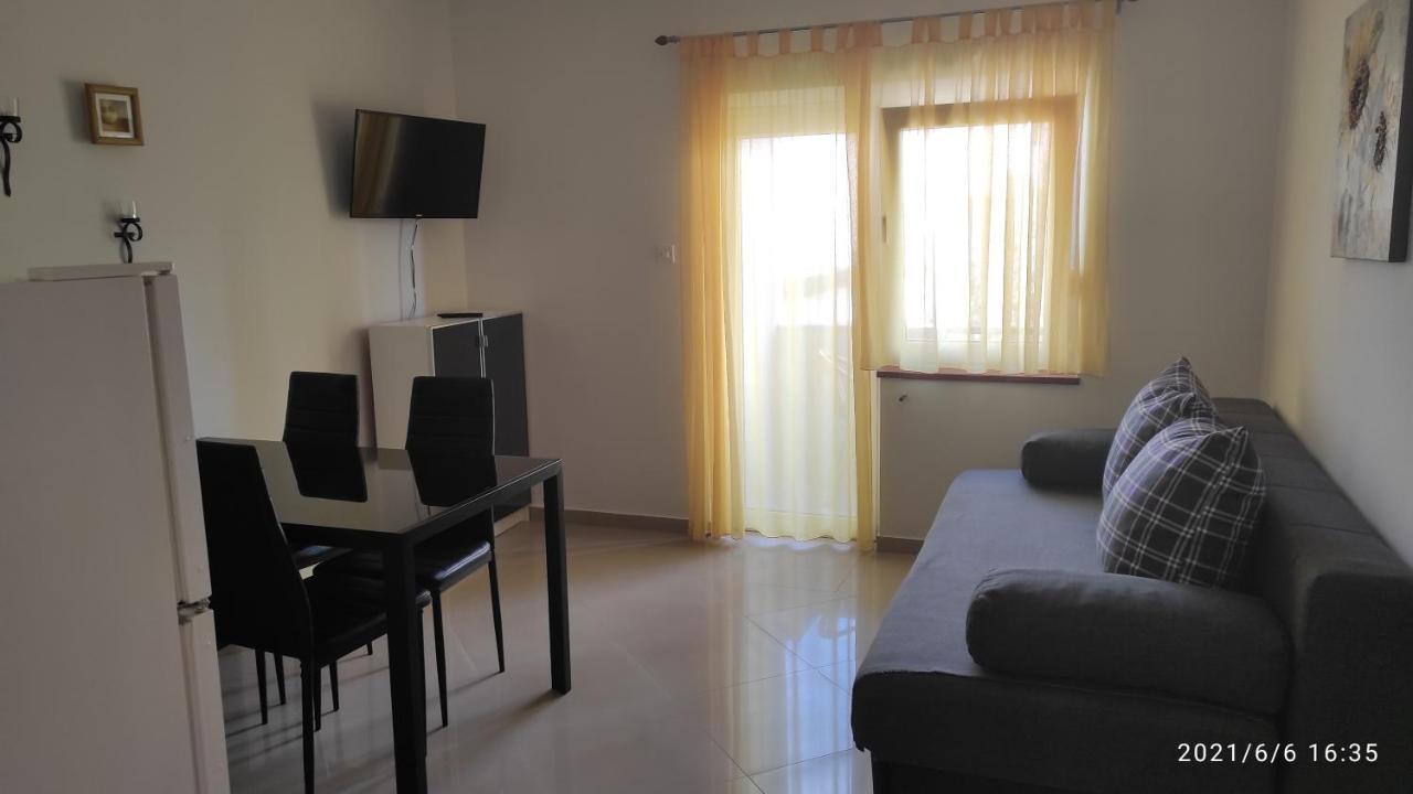 Apartmani Mille Starigrad Paklenica Extérieur photo
